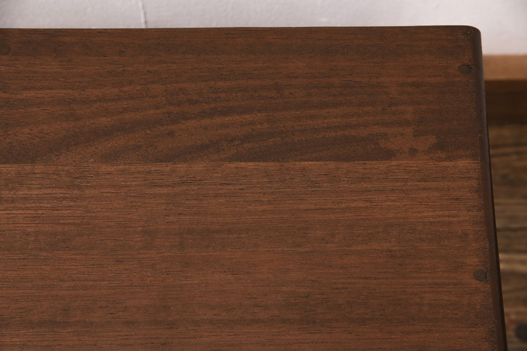 【セミオーダー家具実例】昭和中期の文机に高品質リペアを施しました。特に天板の傷や取っ手付近の色剥げは重点的に!お品物に合わせた1トーン落ち着いた色味に仕上げました。(座机、ローテーブル)