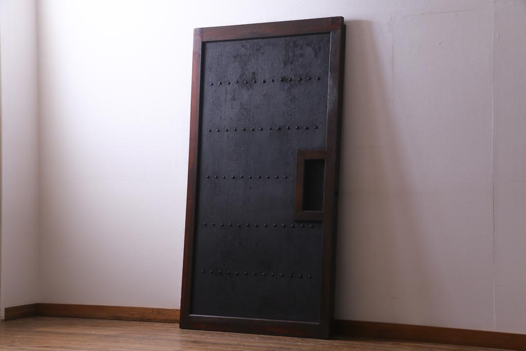 アンティーク建具 枠組みケヤキ材 鉄板付き 使い込まれた渋さが魅力的 