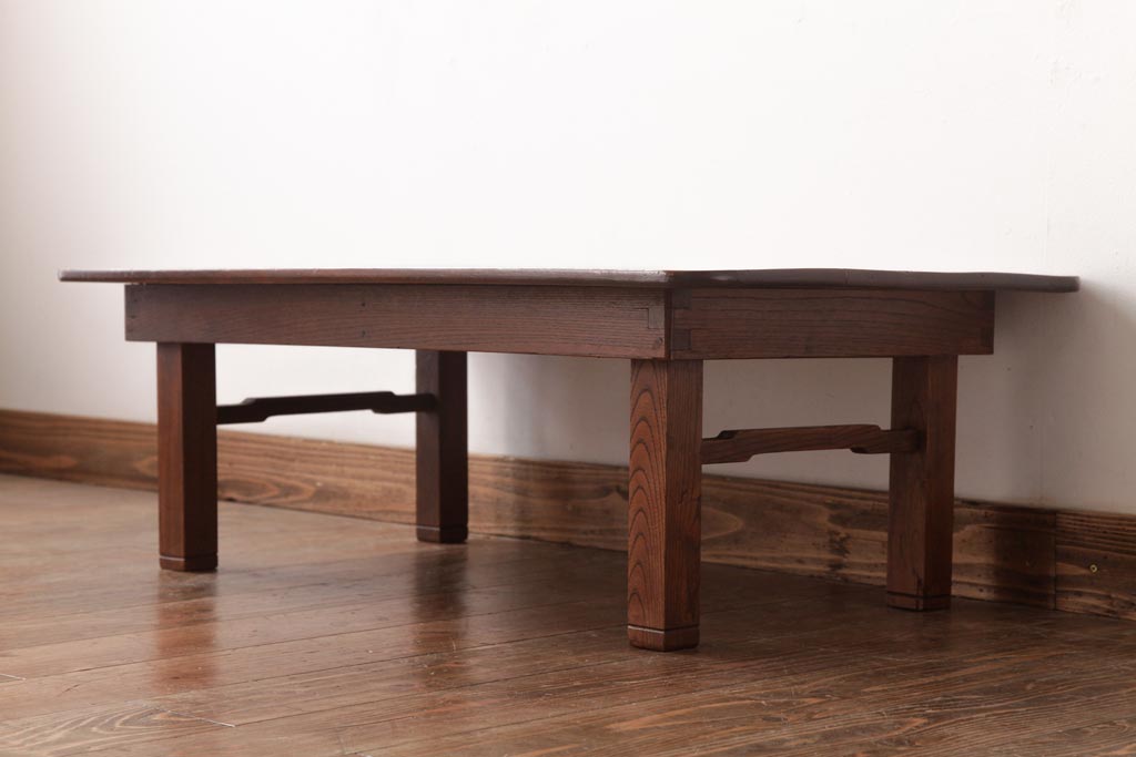アンティーク家具　総ケヤキ材　一枚板を贅沢に使用したダイナミックな杢目の角ちゃぶ台(ローテーブル)(R-037371)