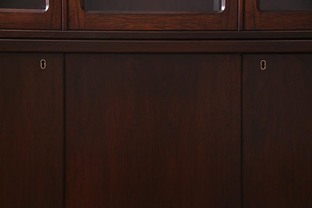 ビンテージ家具　山品木工　ローズウッド　絶版品　高級感漂う上品な飾り棚(収納棚、キャビネット)