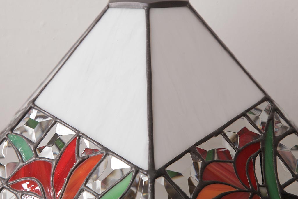 アンティーク風雑貨　おしゃれなステンドグラスの卓上ライト(テーブルランプ、スタンドライト)(R-037511)