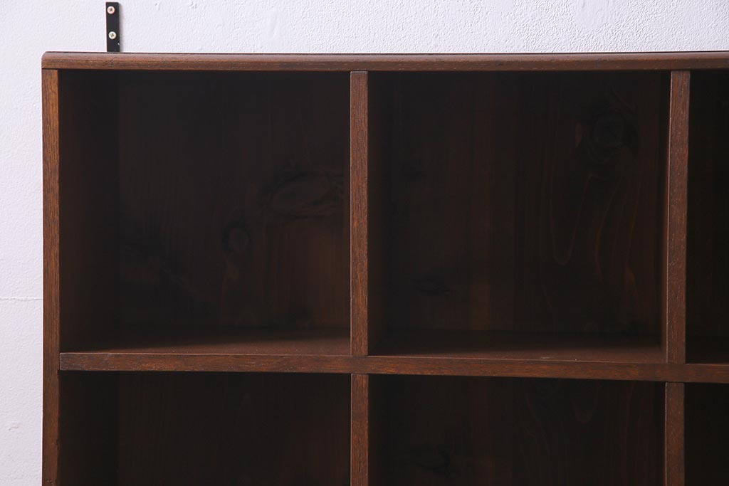 ラフジュ工房オリジナル　古材リメイク家具　2×4マス　収納とディスプレイが楽しめる壁掛けマス目棚(壁掛け収納棚、ウォールラック)(R-037580)