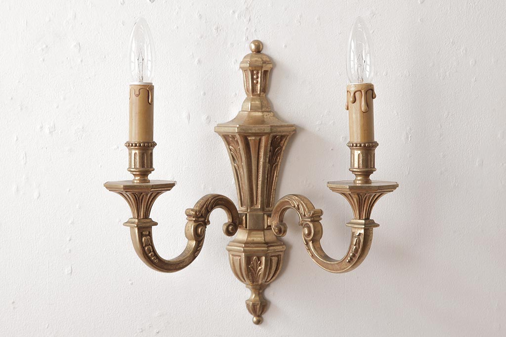 ビンテージ照明　ルイ16世様式　真鍮製　フランスヴィンテージのクラシカルなウォールランプ(壁掛けシャンデリア、壁付け照明)(R-037590)