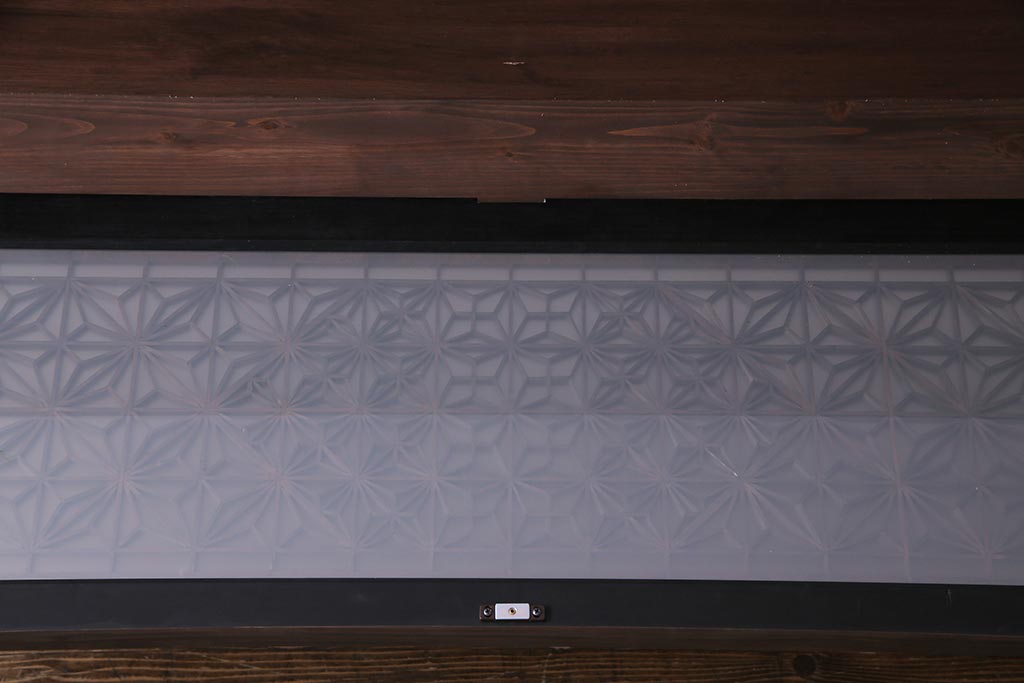 ラフジュ工房オリジナル　欄間リメイク　片面ガラス　横長　凝ったデザインの組子がおしゃれな壁付け照明(ウォールランプ)(R-037627)