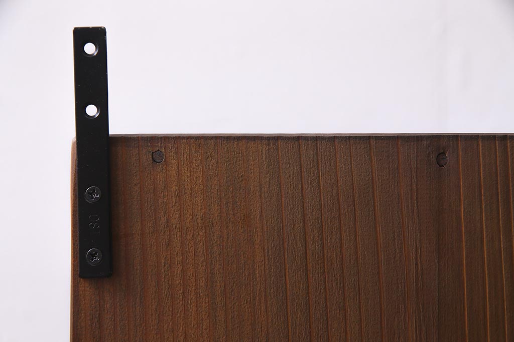 ラフジュ工房オリジナル　古材リメイク　パタパタ扉付き　ぬくもりを感じる佇まいのウォールシェルフ(壁掛け収納棚、マス目棚)(R-037670)