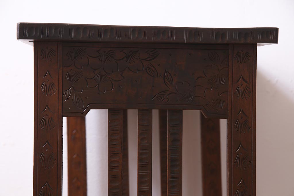 中古　伝統工芸　軽井沢彫り　引き出し付き　繊細な桜の彫りが美しいサイドテーブル(花台、飾り台、引き出し)(R-037726)