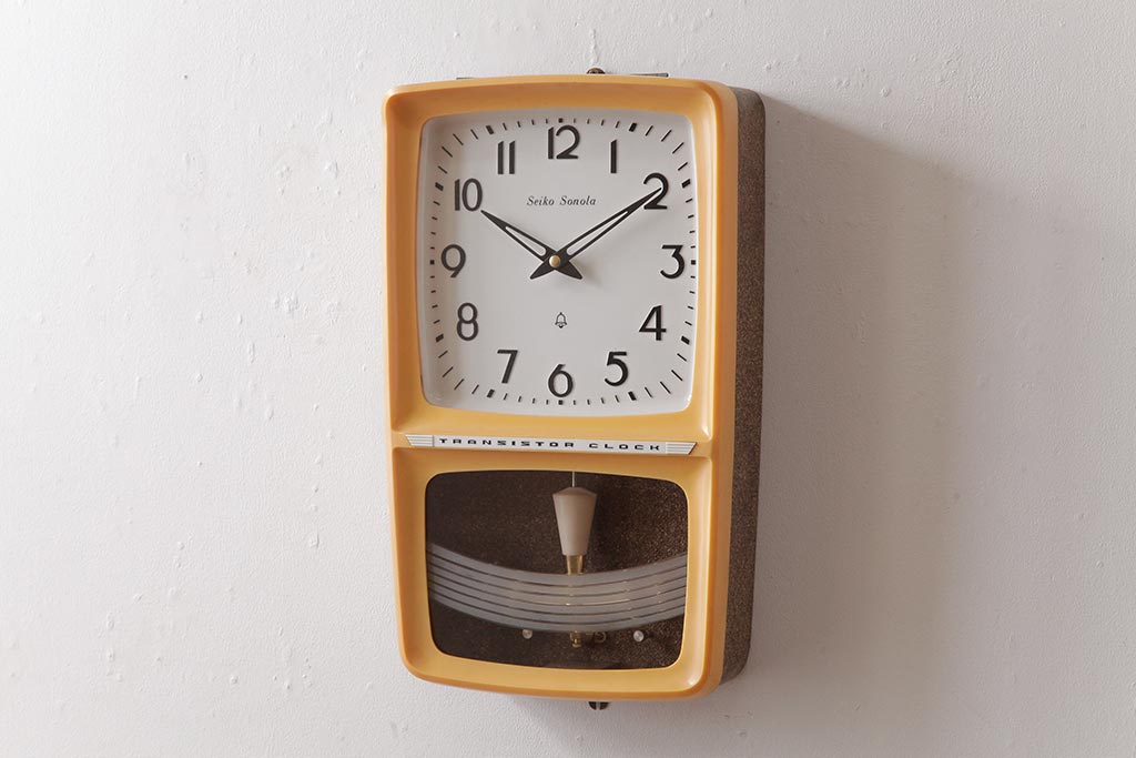 アンティーク雑貨　Seiko Sonola(セイコー・ソノーラ)　電池式　トランジスタ・クロック　 レトロポップな掛け時計(柱時計、振り子時計)(R-037779)