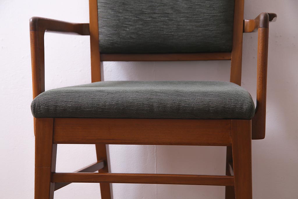 ヴィンテージ家具　北欧ビンテージ　チーク材　ぬくもりを感じる昔懐かしいダイニングチェア(椅子)(R-037787)