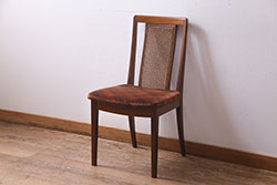 ヴィンテージ家具　北欧ビンテージ　G-PLAN(ジープラン)　メッシュバックの素材感がアクセントのダイニングチェア(椅子)(R-037909)