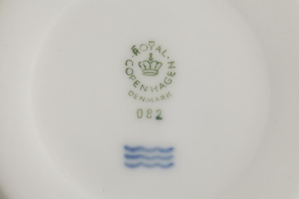 中古　ROYAL COPENHAGEN(ロイヤルコペンハーゲン)　ホワイトフルーテッド ハーフレース　ティーカップ&ソーサー4客セット(洋食器)(R-037960)
