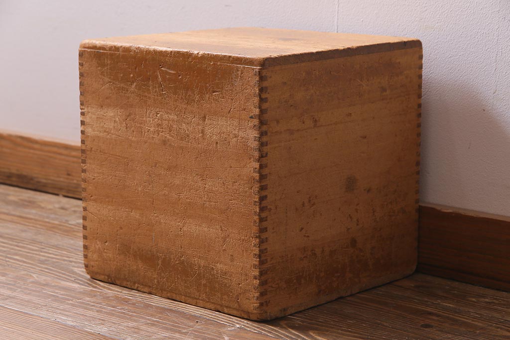 レトロ雑貨　昭和レトロ　キューブ型の大きな積み木【立方体・大】(飾り台、ディスプレイ雑貨)(R-038067)