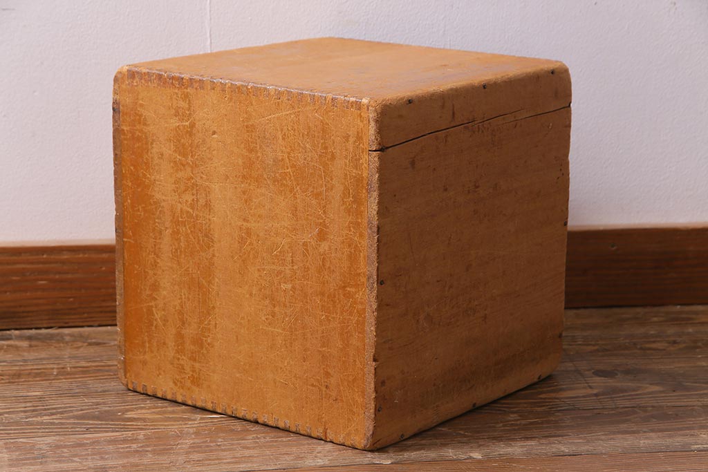 レトロ雑貨　昭和レトロ　キューブ型の大きな積み木【立方体・大】(飾り台、ディスプレイ雑貨)(R-038068)