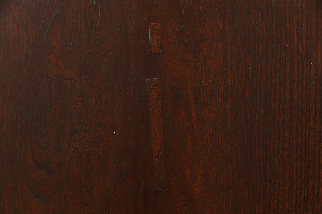 【加工実例】明治大正期の蔵戸に高品質リペアを施しました。吊り戸仕様にする為の加工、吊り金具・ガイドレールを取り付け。左框の両面には取っ手を取り付けました。現状の色味を活かした仕上げで上品な雰囲気に!(引き戸、玄関戸、建具)