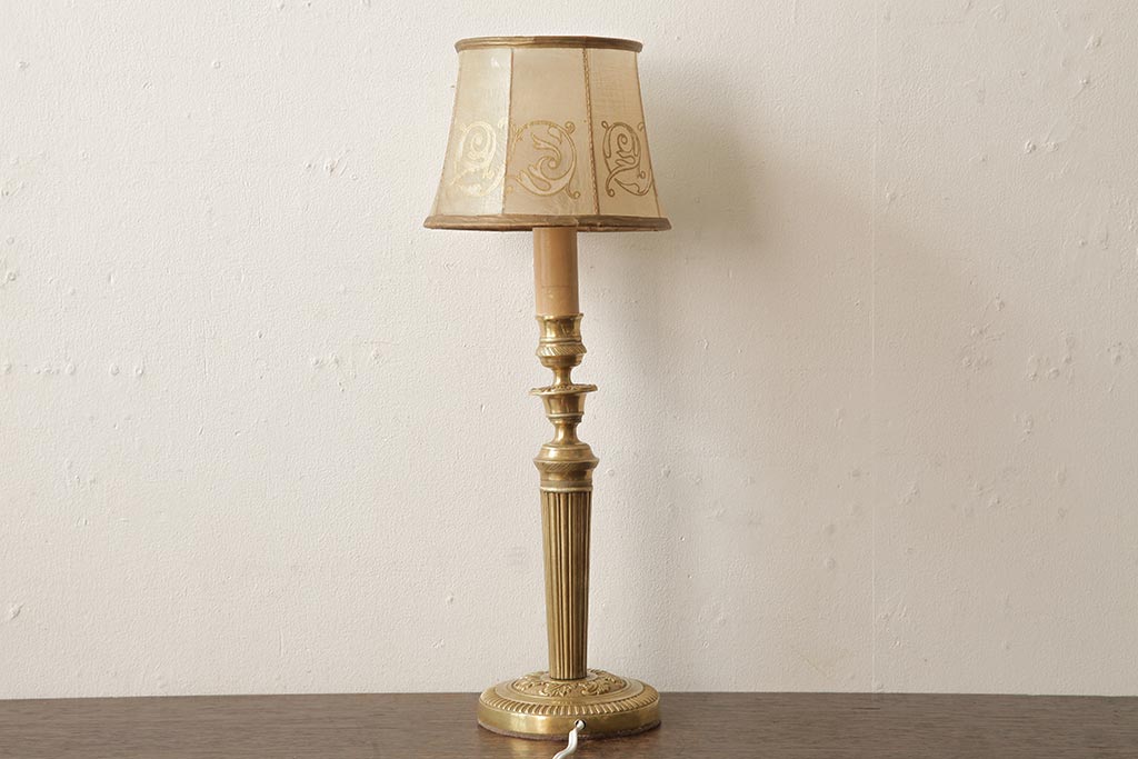 アンティーク照明　フランスアンティーク　真鍮製　上品なデザインのテーブルランプ(スタンドライト、卓上照明)(R-038224)