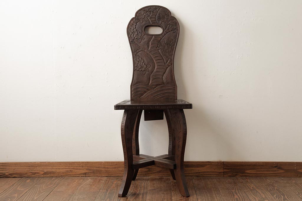 中古　伝統工芸　軽井沢彫り　桜の木の彫刻が印象的なダイニングチェア(椅子、イス)(R-038237)