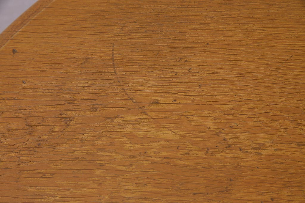 アンティーク家具　ナラ材　レトロなラウンドテーブル(コーヒーテーブル、カフェテーブル)(R-038250)