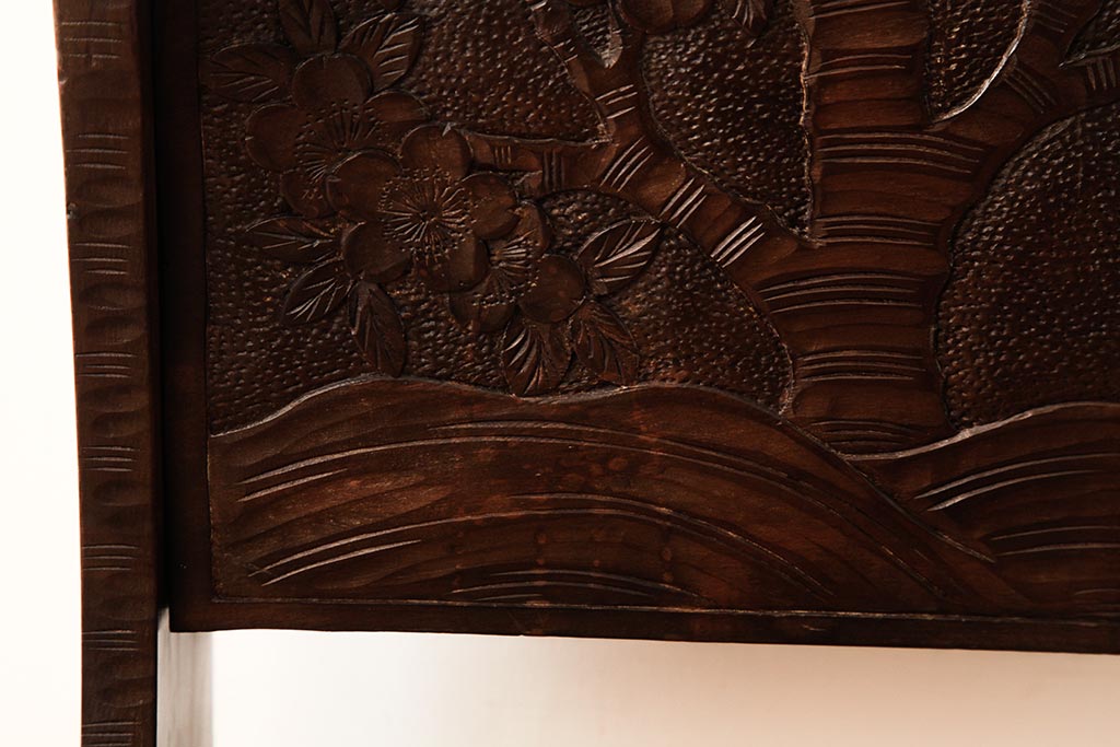 ビンテージ家具　伝統工芸　軽井沢彫り　桜の彫りが優美な印象のマガジンラック(本立て、収納)(R-038254)