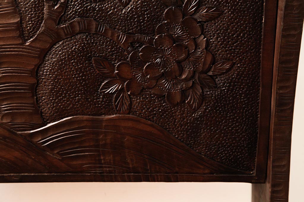 ビンテージ家具　伝統工芸　軽井沢彫り　桜の彫りが優美な印象のマガジンラック(本立て、収納)(R-038254)
