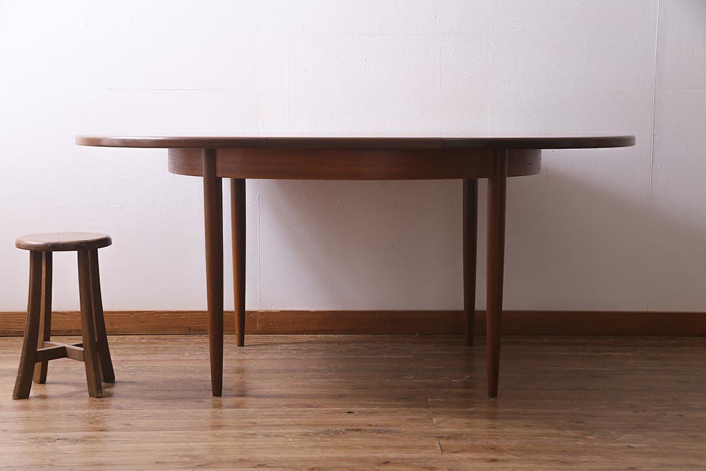 ヴィンテージ家具　北欧ビンテージ　G-PLAN(ジープラン)　木の温もり感じるエクステンションテーブル(ラウンドテーブル、ダイニングテーブル)(R-038263)