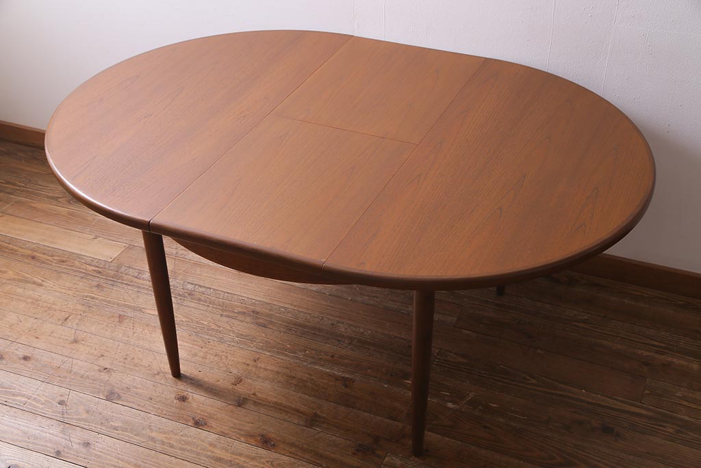 ヴィンテージ家具　北欧ビンテージ　G-PLAN(ジープラン)　木の温もり感じるエクステンションテーブル(ラウンドテーブル、ダイニングテーブル)(R-038264)