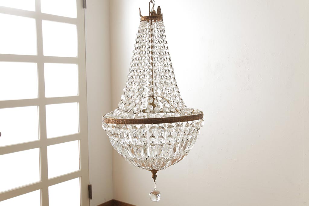 ビンテージ照明　フランスヴィンテージ　真鍮製　クリスタルガラスがきらめくエンパイアシャンデリア(天井照明、吊り下げ照明)(R-038287)