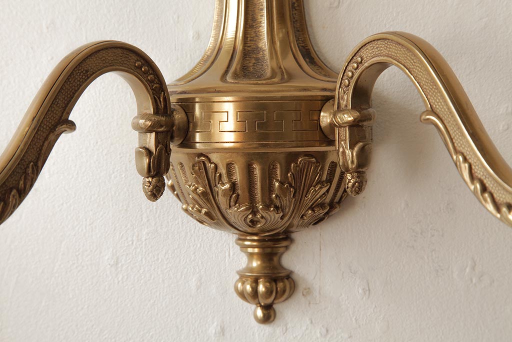 ヴィンテージ照明　真鍮製　2灯　フランスビンテージのクラシカルなウォールランプ(壁掛けシャンデリア、壁付け照明)(R-038299)