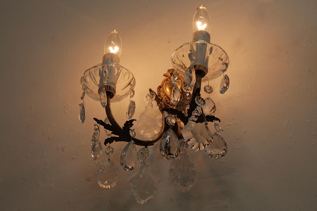 ヴィンテージ照明　フランスビンテージ　青銅製　ガラスドロップが可愛らしいウォールランプ(壁付けシャンデリア、壁掛け照明)(R-038301)