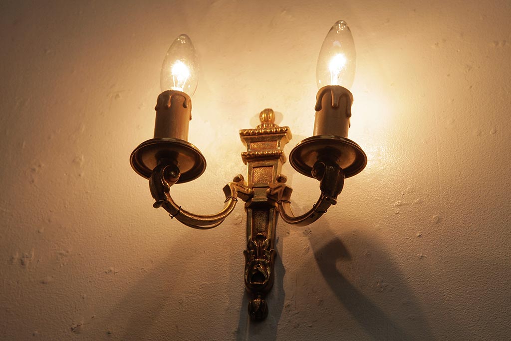アンティーク照明　フランスアンティーク　真鍮製　オリエンタルな雰囲気が魅力的なウォールランプ(壁掛け照明、壁付け照明)(R-038312)