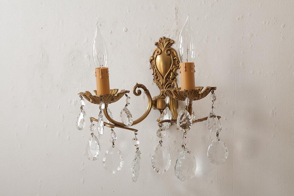 ビンテージ照明 真鍮製 ガラスドロップがおしゃれなフランスヴィンテージのウォールランプ(壁掛けシャンデリア、壁付け照明)(R-038313) |  ラフジュ工房