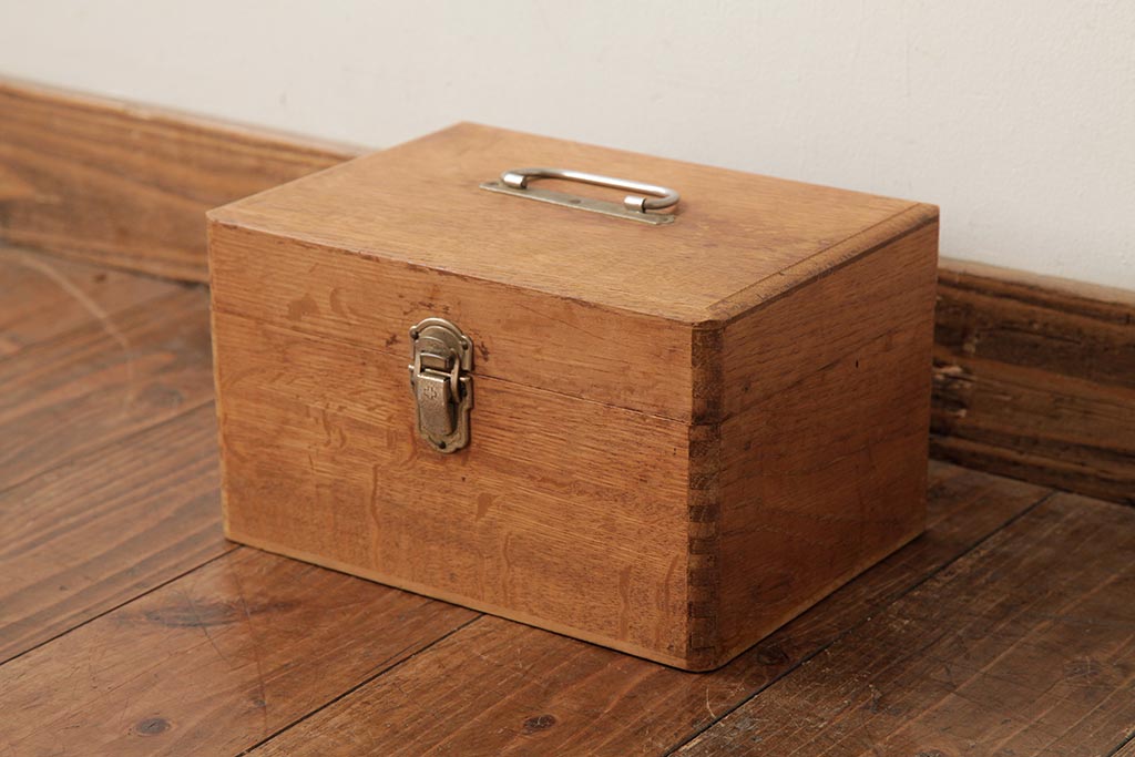 アンティーク ナラ材 ペイント レトロで可愛らしい救急箱(薬箱、木箱