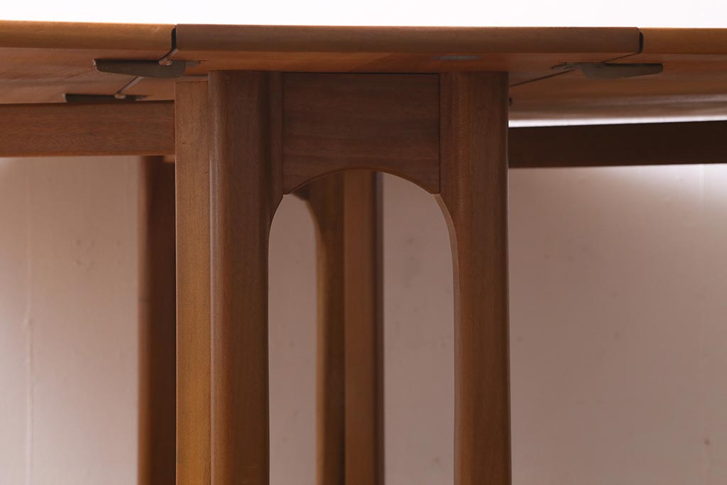 ヴィンテージ家具　北欧ビンテージ　Nathan(ネイサン)社　チーク材　スタイリッシュなデザインが魅力的なバタフライテーブル(エクステンションテーブル)(R-038421)