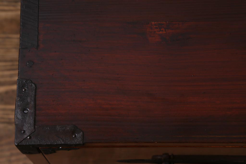 アンティーク家具　大正期　前面ケヤキ材　漆塗り　鶴と亀の意匠が目を惹く二本松箪笥ローボード(時代箪笥、ローチェスト、引き出し)(R-038464)
