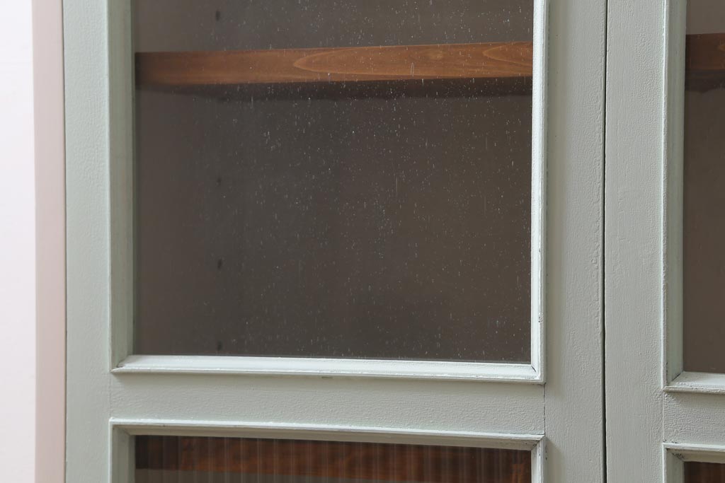 ラフジュ工房オリジナル　古建具リメイク　気泡ガラス・モールガラス　淡いペイントがお洒落なブックケース(本箱、収納棚、キャビネット)(R-038517)