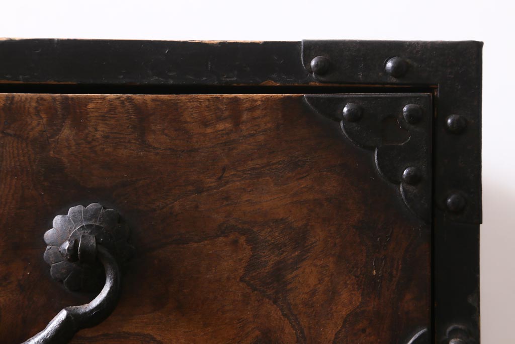アンティーク家具　和製アンティーク　前面ケヤキ材　味わいのある杢目が目を引く仙台箪笥(衣装箪笥、和タンス)(R-038609)
