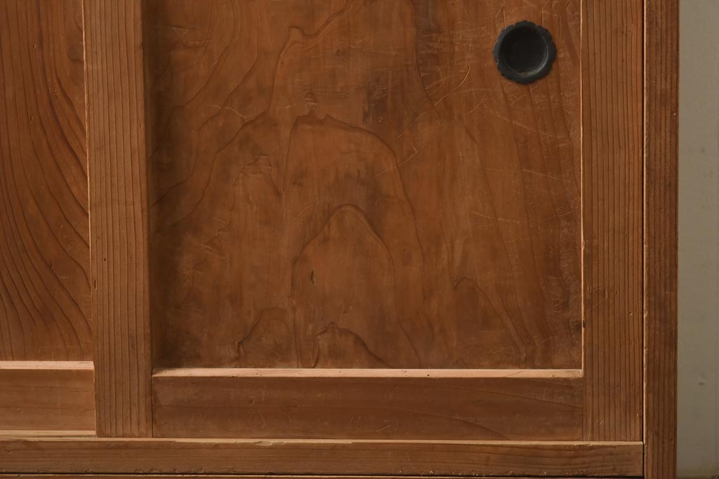 アンティーク家具　和製アンティーク　大正昭和初期　シンプルな作りが魅力的な小振りな箪笥(引き出し、収納棚、戸棚)(R-038685)