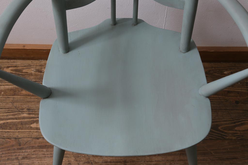 ペイント家具　イギリスビンテージ　ERCOL(アーコール)　希少!淡いカラーが優しげな雰囲気のラダーバックアームチェア(ダイニングチェア、椅子)(R-038880)