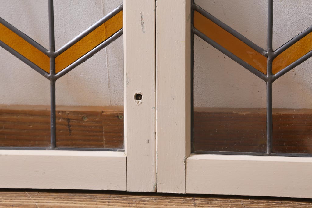アンティーク建具　古建具リメイク　オリジナルペイント　黄色のジグザク模様が目を引くガラス戸2枚セット(窓、建具)(R-038889)