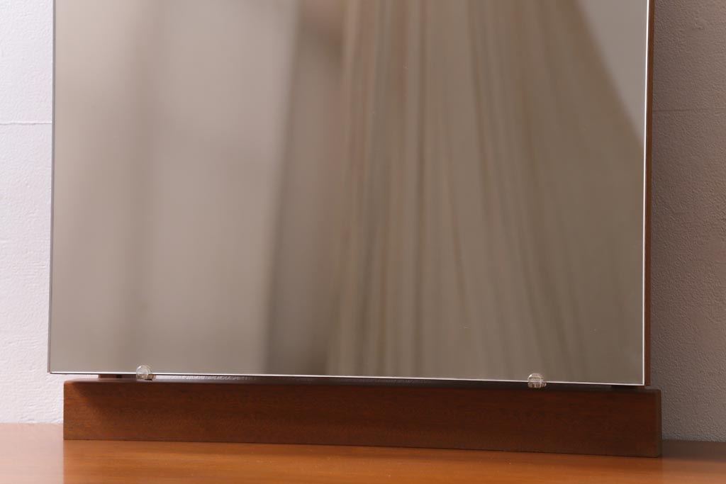 ヴィンテージ家具　イギリスビンテージ　STAG(スタッグ)社　チーク材　ミッドセンチュリースタイルにおすすめのドレッシングチェスト(ドレッサー、鏡台)(R-038919)
