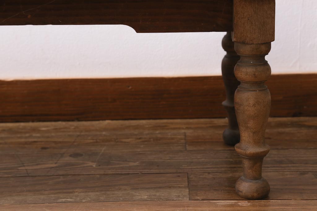 アンティーク家具　大正期　天板一枚板　ノスタルジックな雰囲気が魅力的な大きめサイズの座机(ローテーブル、飾り台)(R-038990)