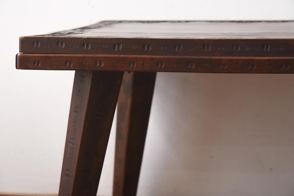ビンテージ家具　伝統工芸　軽井沢彫り　繊細な桜の彫りが目を引くサイドテーブル(センターテーブル)(R-039065)