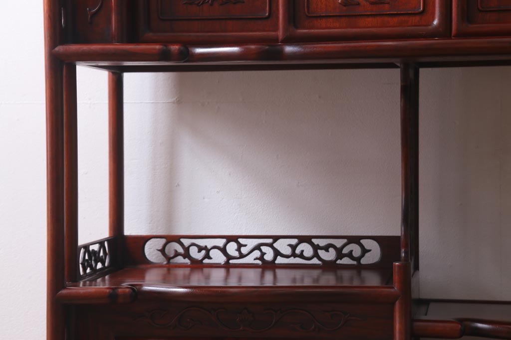 アンティーク家具　和製アンティーク　昭和後期　カリン材　華やかなアジアンの雰囲気漂う飾り棚(茶棚、収納棚、花梨材)(R-039073)