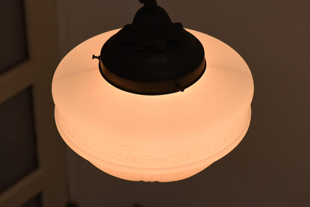 アンティーク照明　ブラケットの意匠が素敵な陽刻照明(ペンダントライト、天井照明、吊り下げ照明)(R-039098)