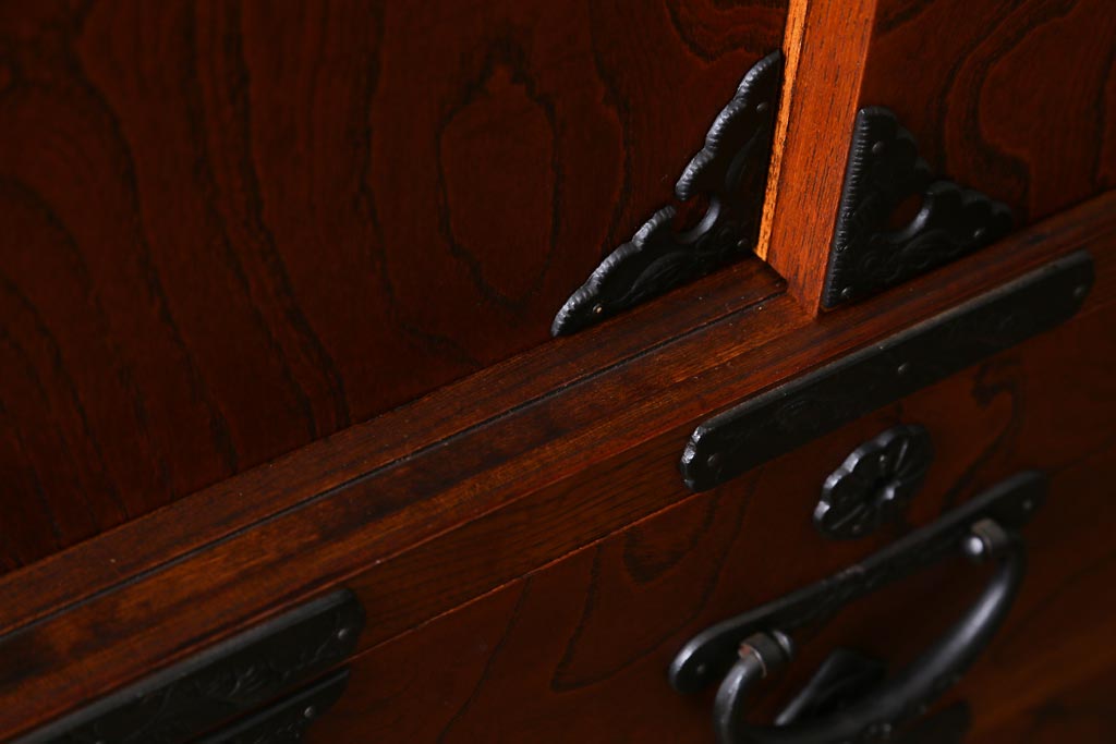 リメイク家具　岩谷堂箪笥　脚付きリメイク　重厚で品の良い金具の整理箪笥(戸棚、チェスト、引き出し、和タンス)(R-039224)