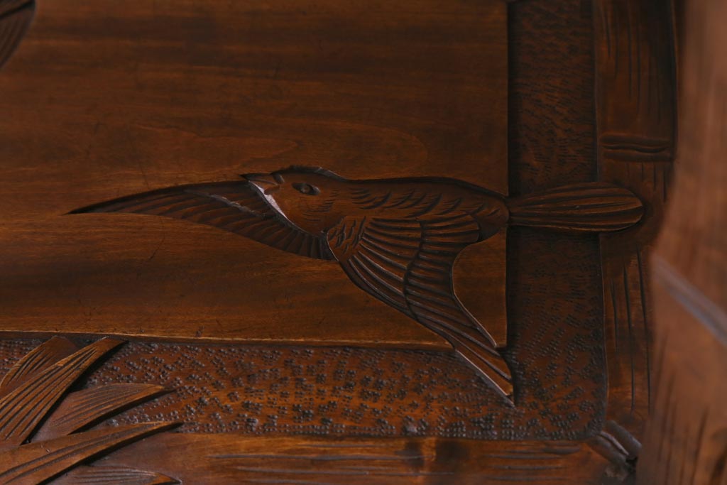 ビンテージ家具　伝統工芸　日光彫り　竹と鳥の彫刻が印象的な飾り棚(茶棚、違い棚、オープンラック)(R-039272)