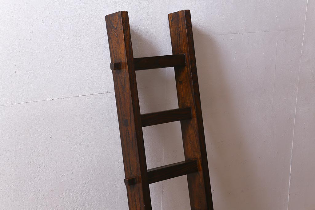 中古　民芸家具　浮造り仕上げが味わい深いラダー(はしご、梯子、立て掛けシェルフ)(R-039311)
