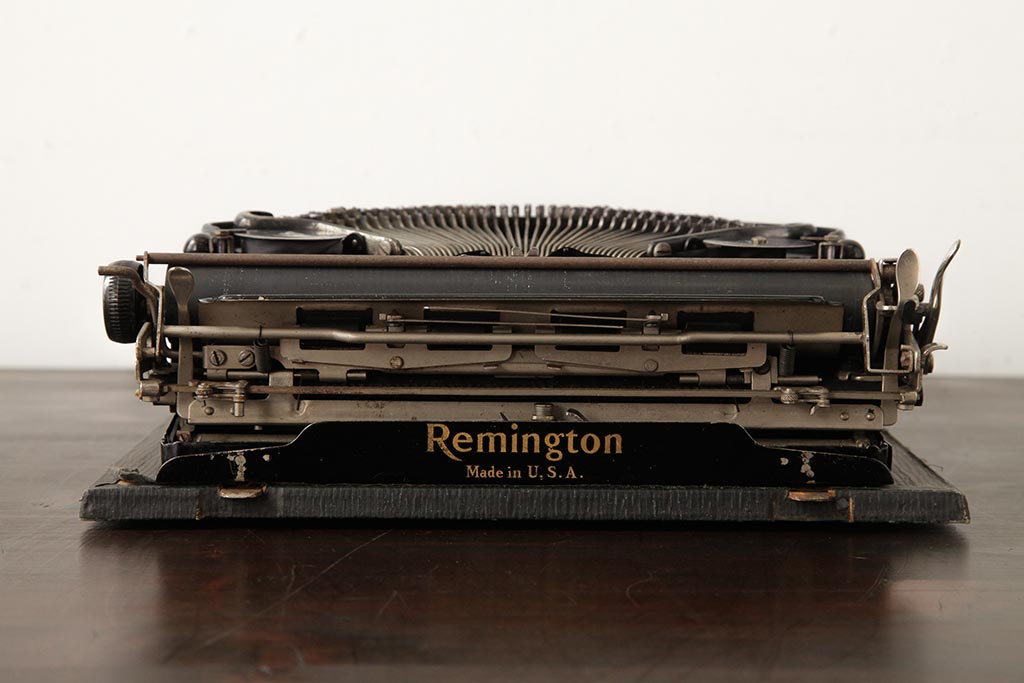 アンティーク雑貨　Remington(レミントン)　ポータブル　タイプライター　モデルB(ディスプレイ雑貨)(R-039314)