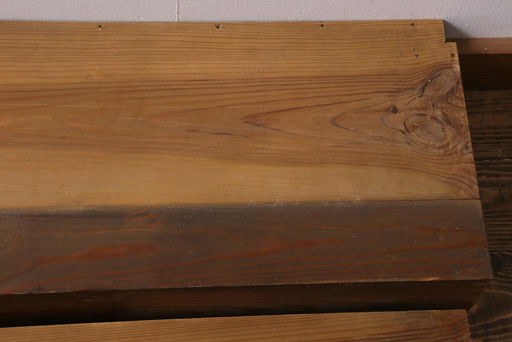 アンティーク雑貨　和製アンティーク　重ねて階段式になる木製ディスプレイ棚3個セット(飾り棚、花台)(R-039335)