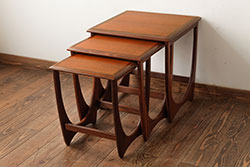 ヴィンテージ家具　北欧ビンテージ　2種の木目がおしゃれなネストテーブル(サイドテーブル、カフェテーブル)(R-039391)