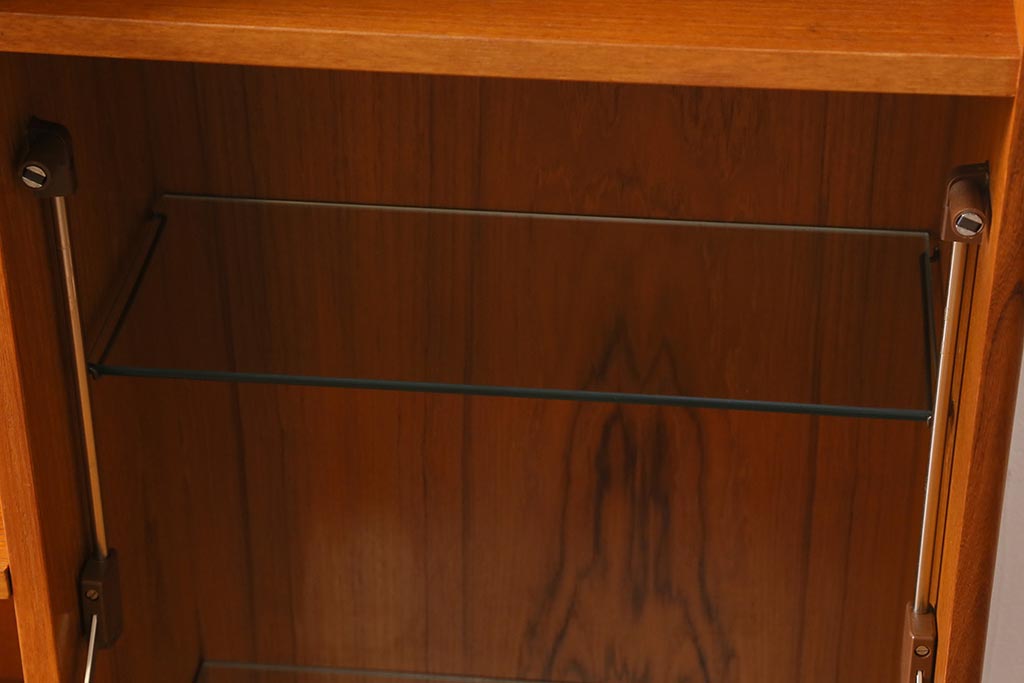 ヴィンテージ家具　イギリスビンテージ　G-PLAN(ジープラン)　Fresco(フレスコ)シリーズ　北欧スタイル家具らしいシンプルなウォールユニット(収納棚、キャビネット)(R-039402)