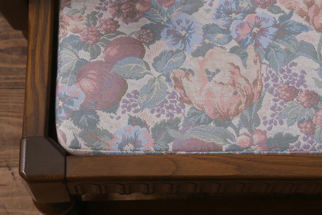ヴィンテージ家具　美品　ERCOL(アーコール)　York Minster(ヨーク・ミンスター)　淡い色味の花柄ファブリックがお洒落な2人掛けソファ(アームソファ、ラブソファ、ビンテージ)(R-039470)